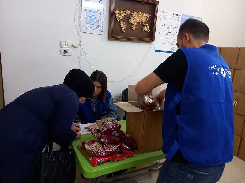 【シリア】アサド政権崩壊後も危機的状況が続くシリアで食料を配付しました 7 1ebe1056bf477bd13765763b02e439a1
