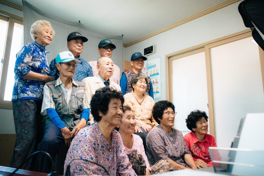 写真撮影で被災者支援ってどういうこと? 韓国の山火事被災地で出会った笑顔の理由 6 e19eb0e348e9242ddc49ab9183dc54a5