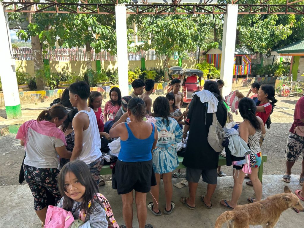 【フィリピン台風被害】流された家の跡地に暮らす人びと。多重災害に苦しむ被災者の心身を守るには 2 db27ed328c1e1fe9a7c7618608652501