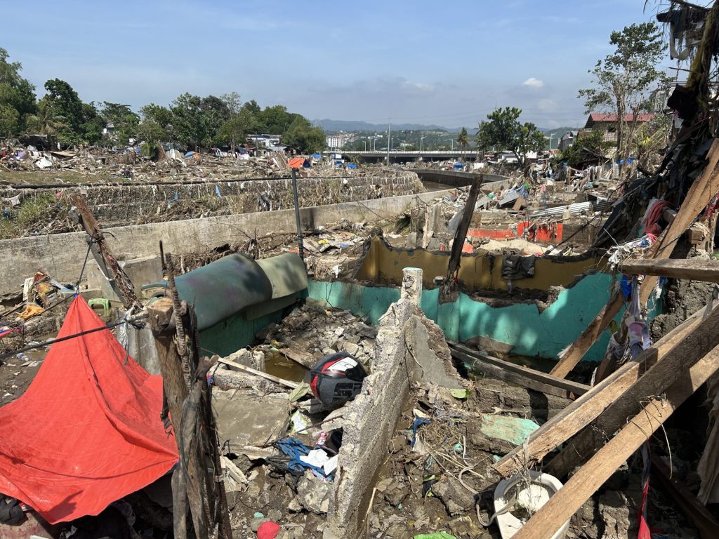 【フィリピン台風被害】流された家の跡地に暮らす人びと。多重災害に苦しむ被災者の心身を守るには 5 229589e11e1ea8ec8d010772678ca02d