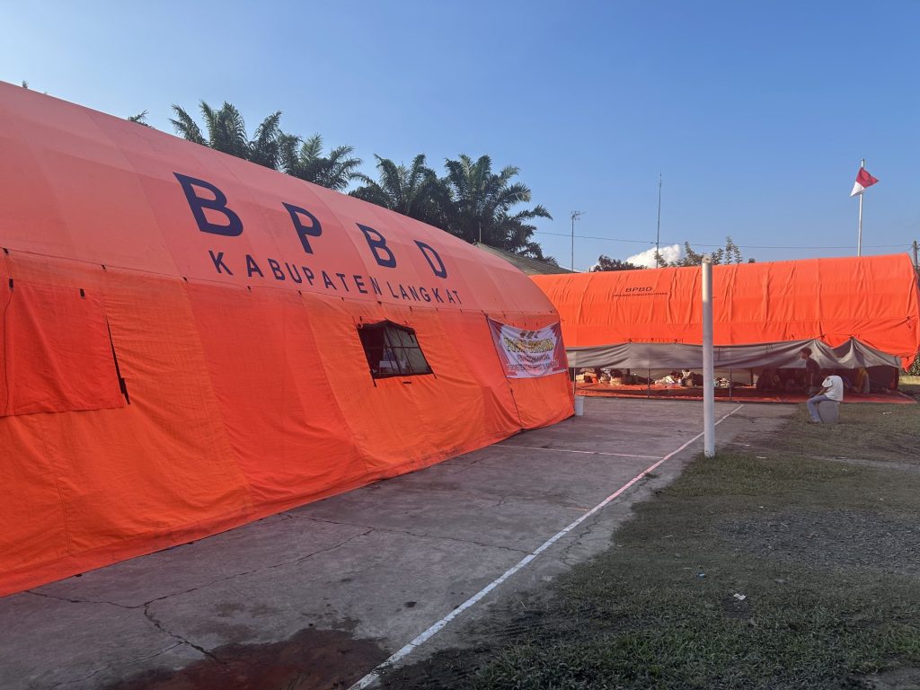 【インドネシア豪雨 緊急支援】2週間経っても引かない水、被災地を襲う雨の脅威 5 IMG 3190