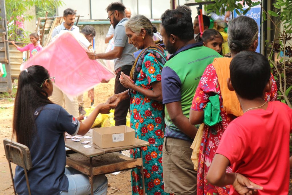 【スリランカ】「買えないけれど、必要なもの」を届けた支援 7 8850d514280359128004030ce53b6b29