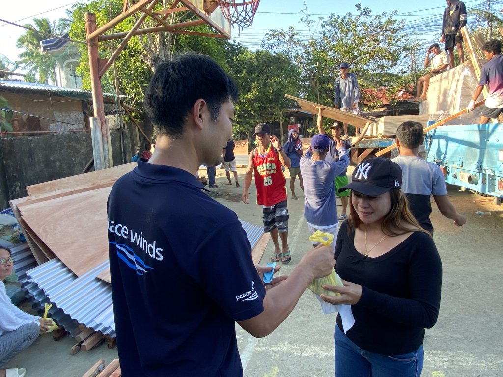 【フィリピン】3メートルの濁流が奪った日常 ― セブ州バランバン市カバグダランで、69歳の男性がひとり泥を運び続ける 7 70e69d8488fd895194ed3ed6767f6f42