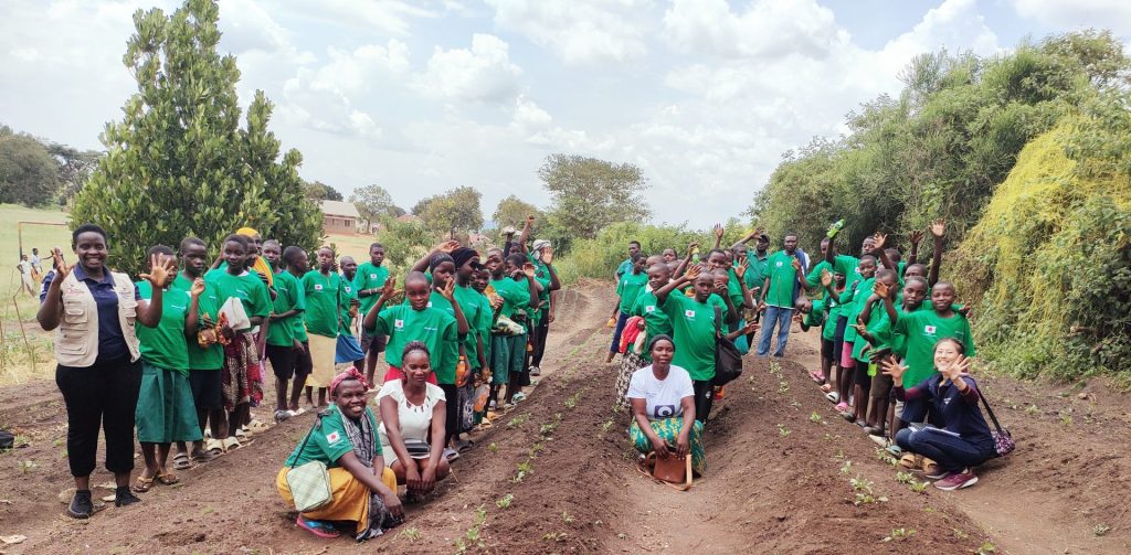【ウガンダ】栄養豊富な野菜とともにチームワークも育て! 5 369a03adb9e281d28a75a63119d02a11