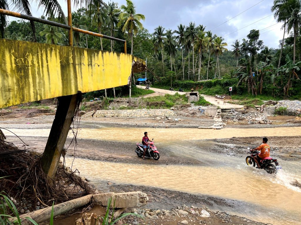 【フィリピン】川を越え、崖の山道を進んで支援を届ける――セブ台風被害 1 28882e8dfe5892e99521d4dfed31cc2b